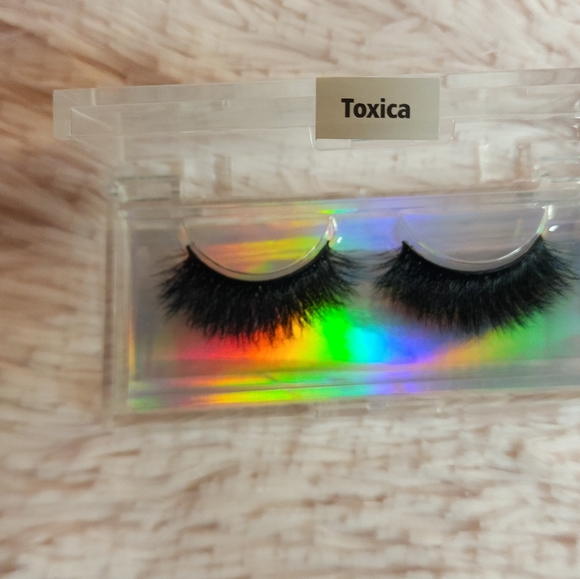 Eyelashes - Picture 8 of 8